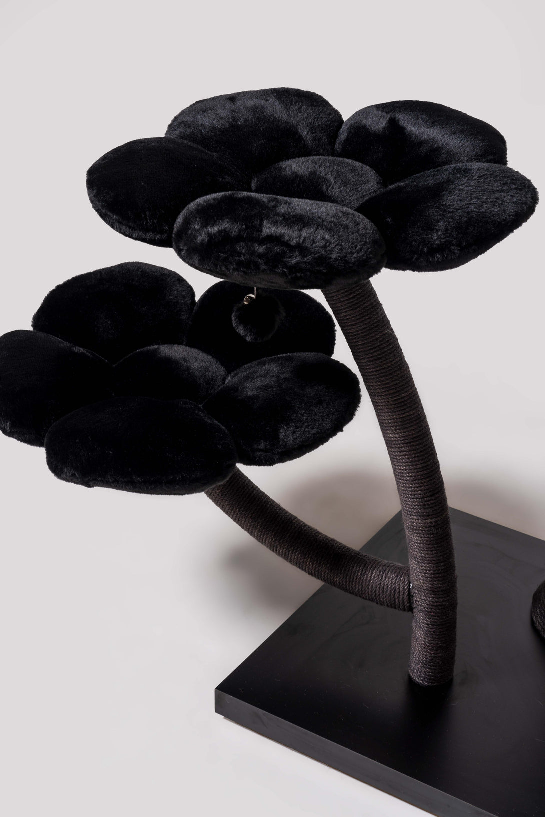 Nature-inspired platforms on the MARUVIS cat tree

