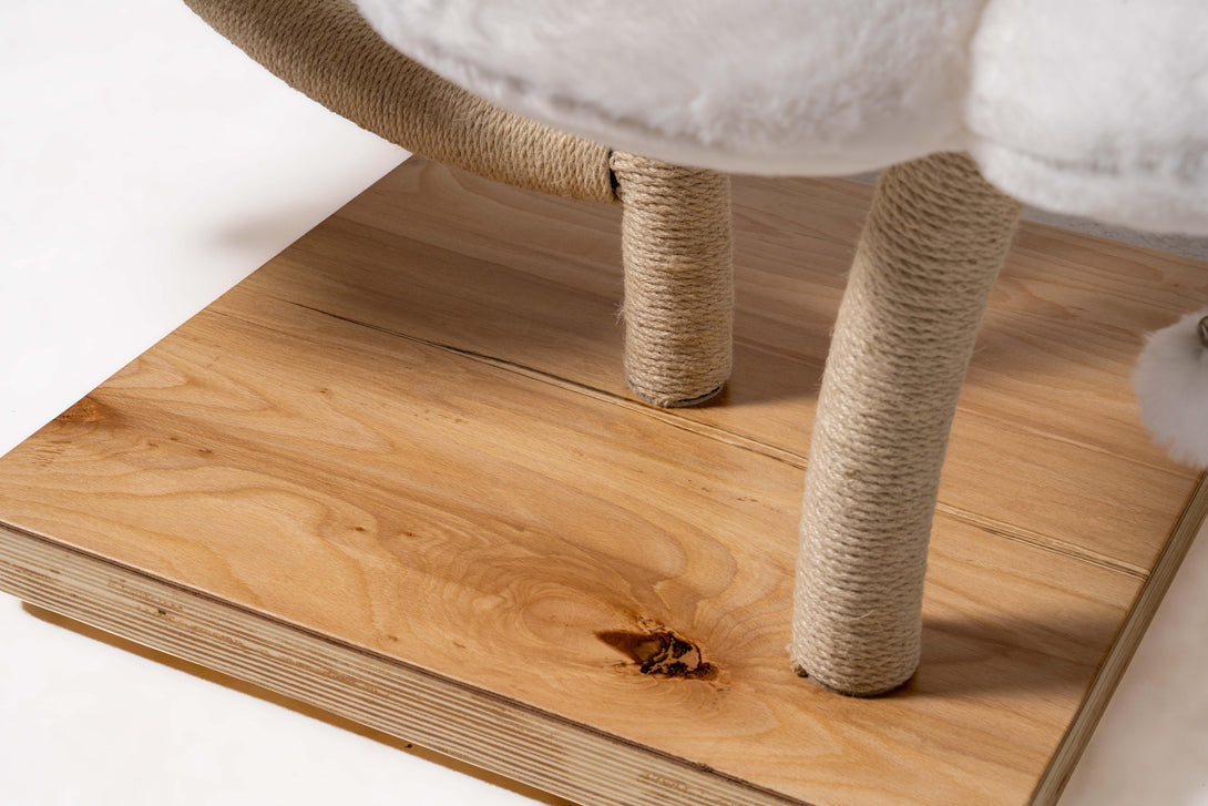 Spacious cat cave featured in the MARUVIS white daisy cat tree
