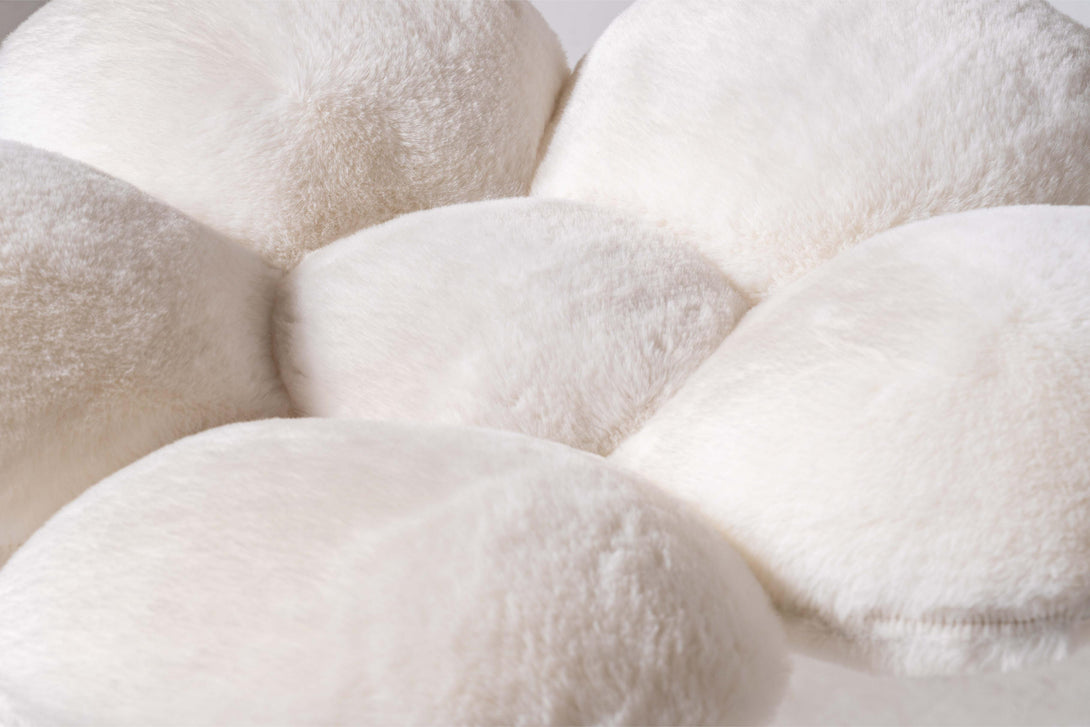 Unique design of the MARUVIS Cloud Blossom Cat Tree showcasing luxury cat furniture